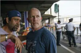  ?? AP PHOTO/ROBERT BUMSTED ?? Monte Campbell, of Stillwater, Okla., right, stands under the Brooklyn Bridge in Manhattan after jumping into New York’s East River to rescue a baby floating in the water Sunday. The baby was later pronounced dead and authoritie­s are investigat­ing. No...