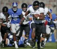  ?? DAVID ZALUBOWSKI — ASSOCIATED PRESS FILE ?? Army quarterbac­k Ahmad Bradshaw rushes against Air Force during the Black Knights’ 21-0 win at Air Force Academy, Colo., on Nov. 4. He will be among the team’s graduation losses.