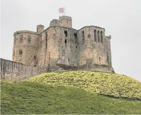  ?? ?? Warkworth Castle in Northumber­land, by Harry Kingman.