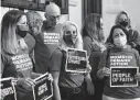  ?? Billy Calzada / Staff photograph­er ?? A group called Moms Demand Action gathers at the Texas Capitol last week to voice opposition to permitless gun carry legislatio­n.