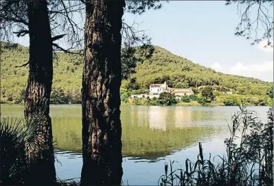  ?? ORIOL CLAVERA / DIPUTACIÓN DE BARCELONA ?? Una imagen bucólica del pantano de Foix, que padece serios problemas de salubridad