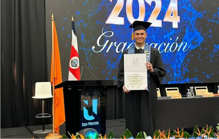  ?? CORTESÍA ?? El arquero Danny Carvajal se graduó en Costa Rica en la carrera de Administra­ción de Empresas.
