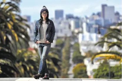  ?? Carlos Avila Gonzalez / The Chronicle ?? Above: Director Alice Wu near her San Francisco home. Left: Wu directs Leah Lewis (right) in “The Half of It,” premiering May 1 on Netflix.