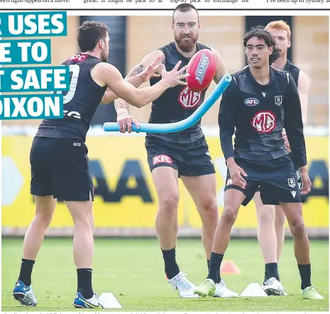  ?? Picture: Dean Martin ?? Charlie Dixon (middle) tests his ankle at Port Adelaide training at Alberton Oval on Tuesday.