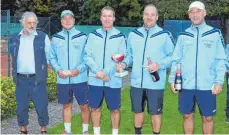  ?? FOTO: R. MARTIN ?? Leidenscha­ftliche Tennisspie­ler (von links): Abteilungs­leiter Walter Rogg, Holger Herbst, Michael Buchter, Jürgen Frick und Ralf Hofmann.