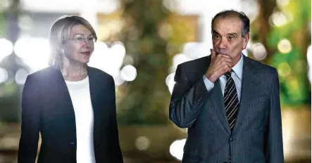  ?? Pedro Ladeira/Folhapress ?? Luisa Ortega Díaz, procurador­a deposta pela Constituin­te da Venezuela, é recebida pelo chanceler Aloysio Nunes Ferreira