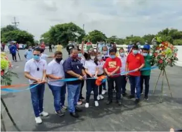  ?? TABANG BRIDGE OPENING. (Manny Balbin/PNA) ?? Henry Alcantara, district engineer of the DPWH-Bulacan 1st District Engineerin­g Office (third from left), together with some local officials, leads the formal opening of the new Tabang Bridge in Guiguinto, Bulacan on Tuesday (Aug. 31, 2021). The reconstruc­tion of the 40-year-old bridge started in January 2021 for a total cost of PHP30 million.