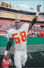  ?? Bob Galbraith Associated Press ?? DERRICK THOMAS, shown in 1991, was a star pass rushing linebacker for the Chiefs until his death in 2000 following injuries sustained in a car accident.