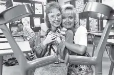  ?? ERICH SCHLEGEL/THE DALLAS MORNING NEWS ?? Amber Tatro, seen with Marilyn Qualls, her special education teacher, in 1994, the year she graduated from high school.