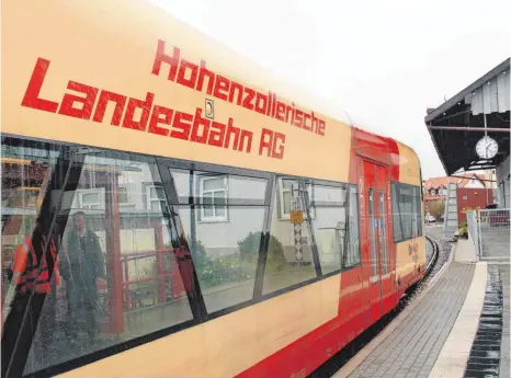  ?? FOTO: ARCHIV ?? Der Name Hohenzolle­rische Landesbahn soll auch nach der Fusion beibehalte­n werden.