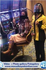  ??  ?? Zelna Steyn and Nadia Adams at one of the slot machines fitted with Perspex screens for added safety.