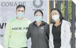  ?? / FOTO: CORTESÍA CONADE ?? Iván, Paola y Melany, a su llegada a las instalacio­nes del CNAR, previo a la Copa del Mundo en Japón.