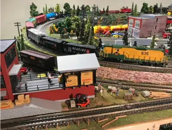  ??  ?? 5 A long Reading freight train headed by an MTH GP7 whips around the sharp curve at one end. Amid the detailed and realistic landscapin­g Len finished, he has incorporat­ed a handful of classic operating accessorie­s, including several he remembered from his youth.