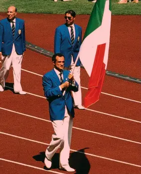  ?? LAPRESSE ?? A Seul 1988 Pietro Mennea, morto nel 2013 a 60 anni, fu portabandi­era a Seul 1988, quinta Olimpiade. Lo sprinter barlettano ai Giochi conquistò un oro e due bronzi