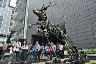  ?? VCG ?? Escultura frente a la Ciudad de Diseños Industrial­es de Guangdong en Foshan.