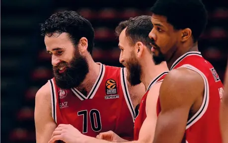  ?? CIAMILLO ?? Campioni Gigi Datome, 33 anni, con Sergio Rodriguez, 34, e Kyle Hines, 34. Il capitano azzurro ha segnato 6 triple su 8 tentativi con 6 rimbalzi