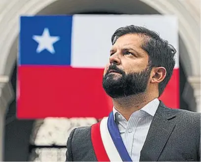  ?? AP ?? RESPALDO. El presidente de Chile, Gabriel Boric, se manifestó a favor de darle al país trasandino una nueva Constituci­ón nacional.