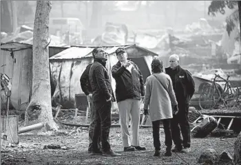  ?? SAUL LOEB/GETTY-AFP ?? President Donald Trump surveys damage from the Camp Fire on Saturday while flanked by, from far left, California’s Gov.-elect Gavin Newsom and FEMA’s Brock Long and, on the right, Paradise Mayor Jody Jones and Gov. Jerry Brown.