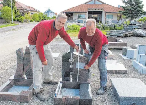  ?? FOTO: GABRIELE LOGES ?? Jürgen Ott (rechts) und sein Sohn Julian Ott lieben ihren Beruf.