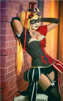  ??  ?? Jessica Nigri reached new heights dressing up as Steampunk Harley.