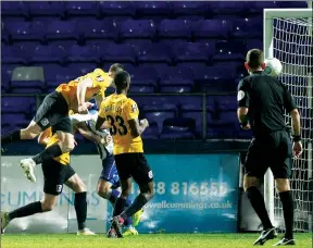  ?? PICTURE: Shutter Press ?? GOOD LIFE! Ben Goodliffe heads Dagenham’s equaliser