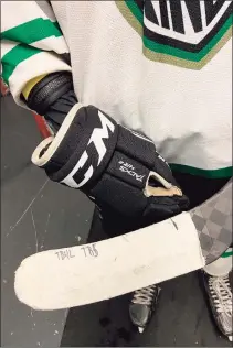  ?? Courtesy of Sam Brande / ?? Sam Brande, who started a petition in the wake of the death of his friend Teddy Balkind, shows off his stick that includes Balkind’s initials. Brande’s petition calls for a requiremen­t, not a recommenda­tion of neck guards in hockey.