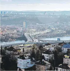  ??  ?? Hlavní tepna Oprava Barrandovs­kého mostu, jež by měla začít do roku 2020, s sebou přinese dopravní komplikace. Foto: M. Sváček, MAFRA