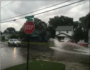  ?? PHOTOS BY KEVIN MARTIN — THE MORNING JOURNAL ?? High water posed difficulti­es for motorists at the intersecti­on of Colorado and Georgia avenues in Lorain.