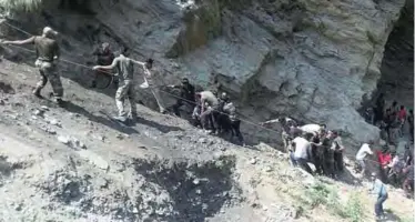  ??  ?? RAMBAN: Indian police personnel and locals carry injured and dead from the site of a bus accident in Ramban district, about 140km from Jammu yesterday. At least 16 pilgrims of Amarnath Yatra were killed and more than 30 injured when the bus carrying...