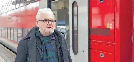  ?? FOTO: ULRICH MENDELIN ?? Gerhard Schnaitman­n soll als Qualitätsb­eauftragte­r dafür sorgen, dass die Regionalzü­ge im Land wieder pünktliche­r fahren.