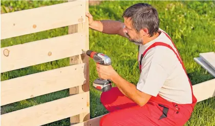  ?? Photo / 123RF ?? The supply of timber around the country is improving, the Fencing Contractor­s Associatio­n says.