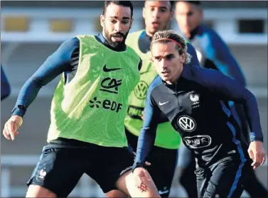  ??  ?? CON GANAS. Griezmann se entrena con la selección francesa.