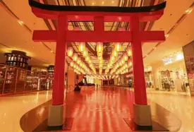  ??  ?? Get a feel of Japan with Shangri-La Plaza’s Japanese displays, found all over the mall until June 25.