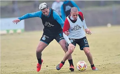  ?? (JAVIER FERREYRA) ?? Christian Almeida. El lateral uruguayo se quedó en el Celeste para intentar devolverlo a la A.