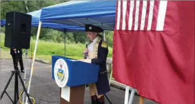 ?? BILL RETTEW — DIGITAL FIRST MEDIA ?? “Gen. George Washington” (Carl Closs) visits Brandywine Battlefiel­d Park.