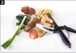  ??  ?? (2) So können Zutaten für Salate und Suppen direkt in den Topf oder die Schüssel geschnitte­n werden 2