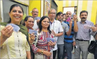  ?? RAJ K RAJ/HT PHOTO ?? (Above) People show tickets for the final show at Regal cinema in New Delhi on Thursday. Mera Naam Joker being screened on the single screen theatre, to a packed audience (left). Two girls purchase tickets (right).