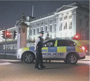 ??  ?? 0 Counter-terrorism officers are said to have penetrated the Palace of Westminste­r in minutes