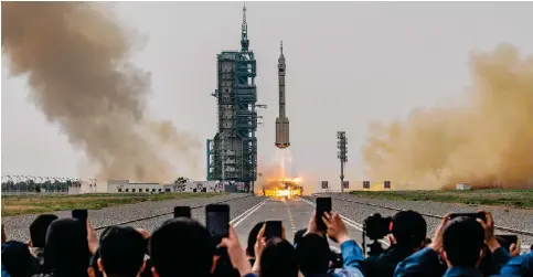  ?? Photos: Getty Images, CCTV ?? Members of the China Manned Space Agency and visitors watch the Shenzhou 16 spacecraft launch from Jiuquan in Gansu province, yesterday morning.