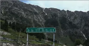  ?? (AFP) ?? A roadsign displaying distances to Leh (top R), the capital of the union territory of Ladakh, is seen along the Srinagar-Leh National Highway.