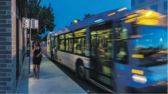  ?? DAVE SIDAWAY ?? STM figures obtained by the Montreal Gazette show that bus ridership from 2012-2017 has fallen by 13.32 per cent, representi­ng 34 million trips per year.