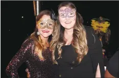  ?? NWA Democrat-Gazette/CARIN SCHOPPMEYE­R ?? Brittney Skelton (left) and Kimberly Short, Moonlight Masquerade committee members, welcome guests to the Junior League benefit.