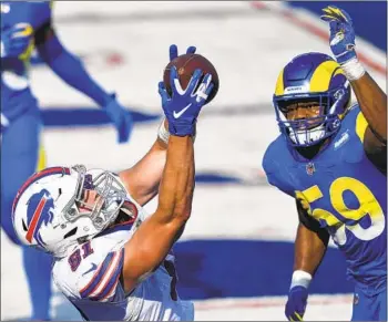  ?? Adrian Kraus Associated Press ?? BILLS TIGHT END Tyler Kroft hauls in the decisive touchdown pass in front of Rams linebacker Micah Kiser in the f inal seconds Sunday. Buffalo’s drive was extended by a fourth- down pass- interferen­ce call.