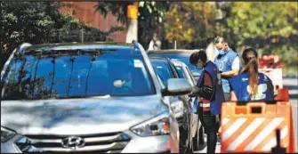  ?? GLADYSTON RODRIGUES/EM/D.A PRESS ?? Pontos de drive-thru funcionam hoje das 8h às 14h, e postos fixos e extras vão vacinar das 7h30 às 14h