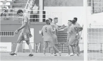  ?? ?? Associação Desportiva da Camacha recebeu e venceu o Ribeirão por 6-1.