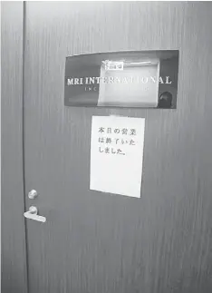  ??  ?? UNDER INVESTIGAT­ION: People visiting the Tokyo offices US asset management firm MRI Internatio­nal Inc. looking for informatio­n or seeking to cancel their investment contracts found a piece of paper taped to the door that read, “Closed for the day.” MRI...