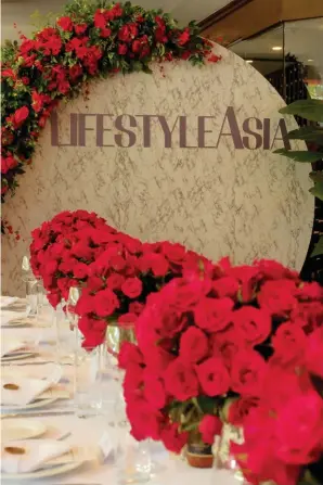  ??  ?? L Lush blooms adorn the tables and vignette of the event R Camille Villar is a visionary in her own right