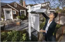  ?? KARL MONDON — STAFF PHOTOGRAPH­ER ?? Real estate agent Lynsie Gridley prepares a Willow Glen home for its upcoming open house on Friday in San Jose. Rising mortgage rates have cooled the once-torrid market.