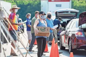  ?? Raytheon Technologi­es / Contribute­d photo ?? Pratt & Whitney employees at a food drive in East Hartford where the jet engine maker is based as a subsidiary of Raytheon Technologi­es.