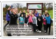  ??  ?? Mary Doyle takes a selfie with the attendees of the Golf4Girls­4Life Festival in Mid-Leinster